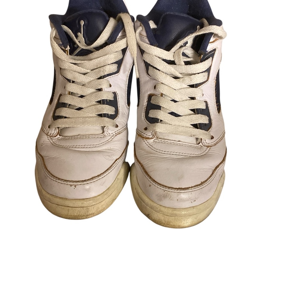 Jordan Men's White and Navy Retro Sneakers